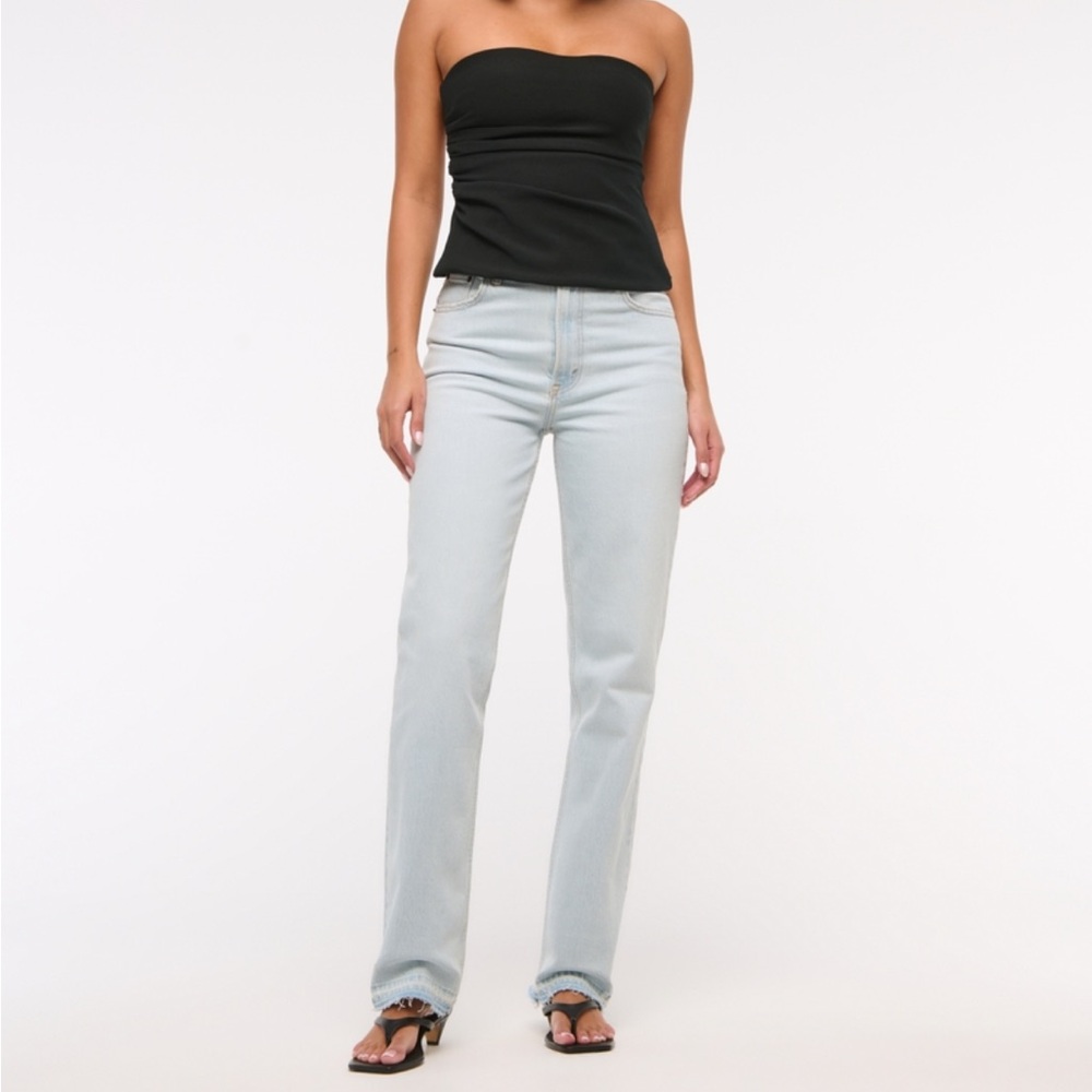 Abercrombie & Fitch Women's NWT Ultra High Rise 90s Straight Jean 26